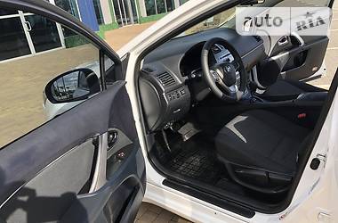 Універсал Toyota Avensis 2012 в 