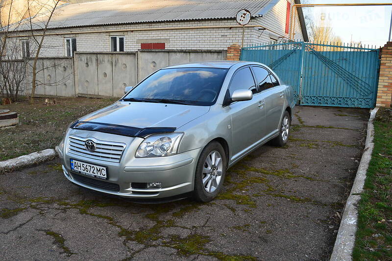 Седан Toyota Avensis 2003 в Краматорске