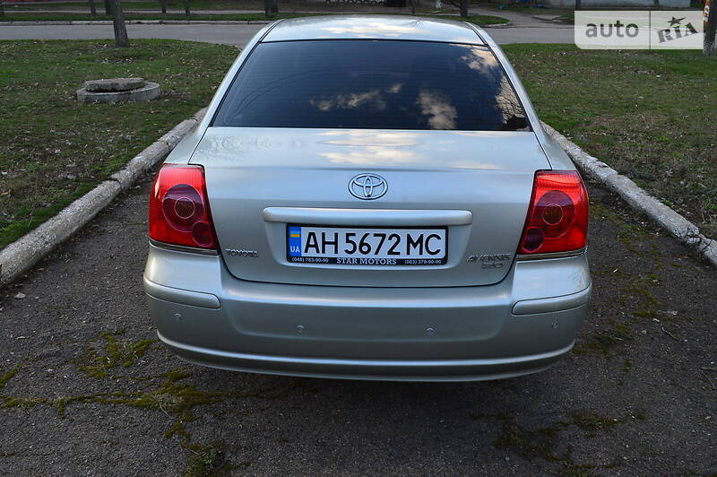 Седан Toyota Avensis 2003 в Краматорске