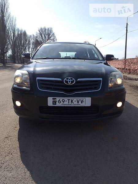 Універсал Toyota Avensis 2006 в Конотопі