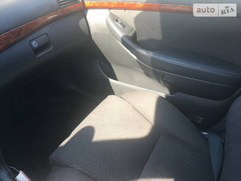 Хетчбек Toyota Avensis 2003 в Львові