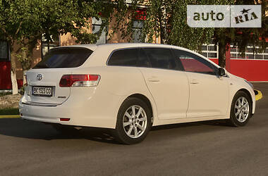 Універсал Toyota Avensis 2011 в 