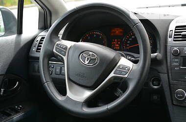 Седан Toyota Avensis 2009 в 