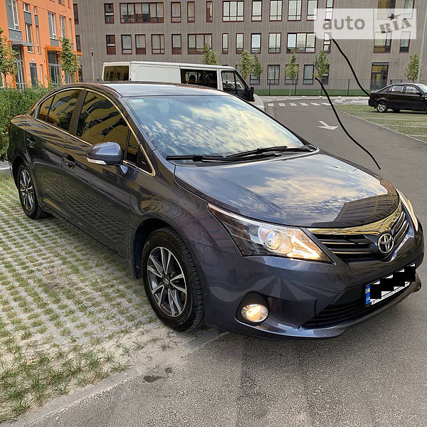 Седан Toyota Avensis 2013 в Киеве