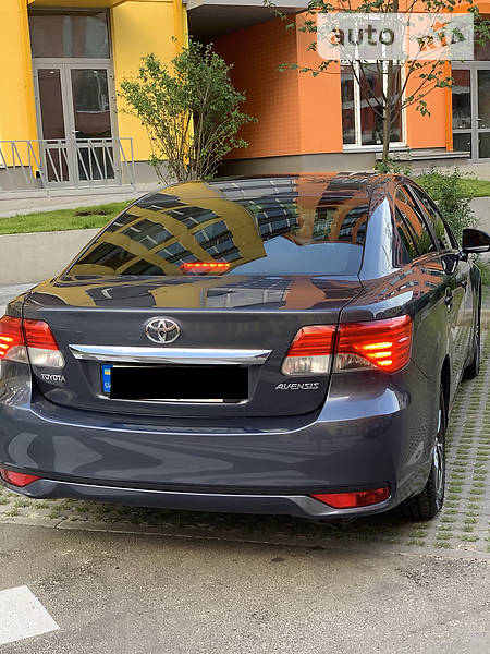 Седан Toyota Avensis 2013 в Киеве
