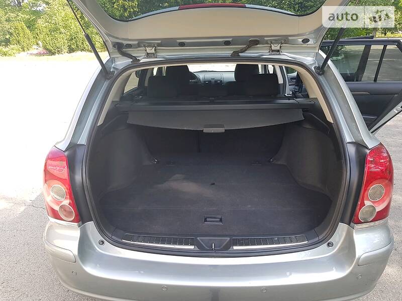 Універсал Toyota Avensis 2009 в Дунаївцях
