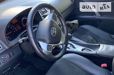Седан Toyota Avensis 2012 в 