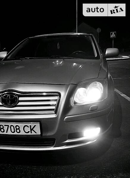 Седан Toyota Avensis 2005 в Ивано-Франковске