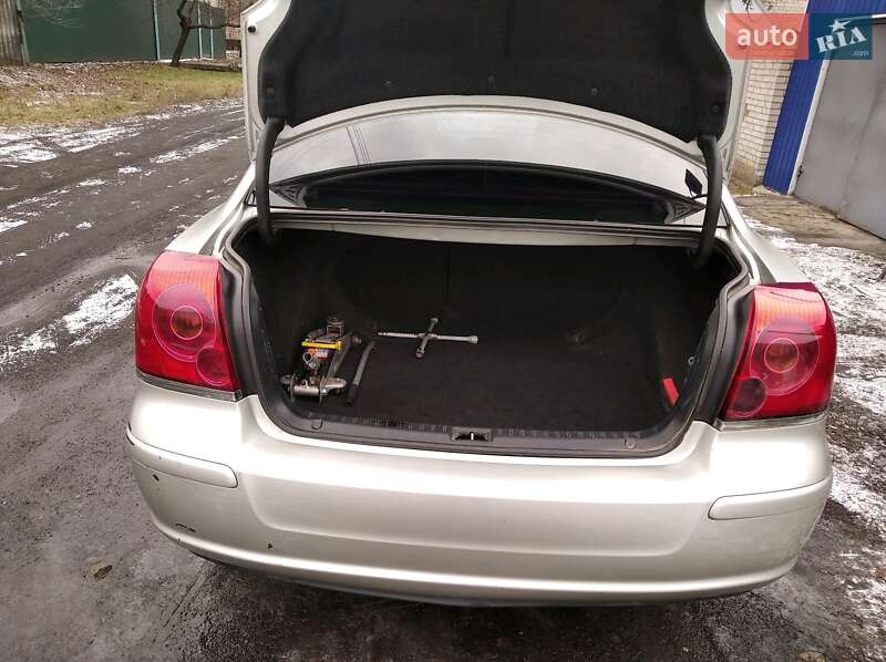 Седан Toyota Avensis 2005 в Белополье