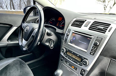 Седан Toyota Avensis 2012 в Києві
