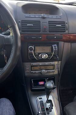 Седан Toyota Avensis 2004 в Днепре