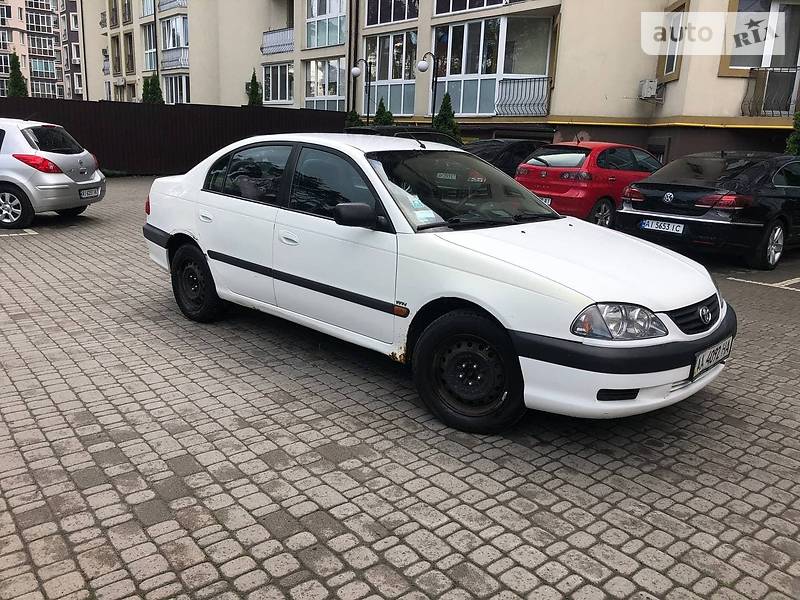 Седан Toyota Avensis 2002 в 