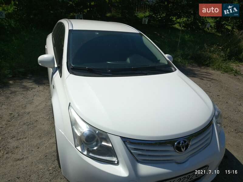 Універсал Toyota Avensis 2011 в Хмельницькому