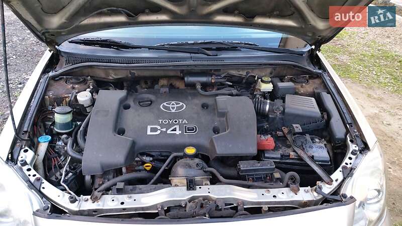 Универсал Toyota Avensis 2005 в Самборе