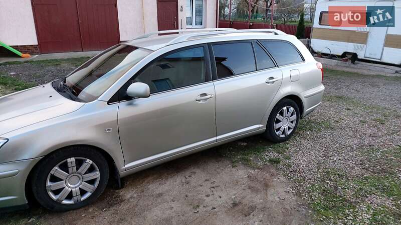 Универсал Toyota Avensis 2005 в Самборе