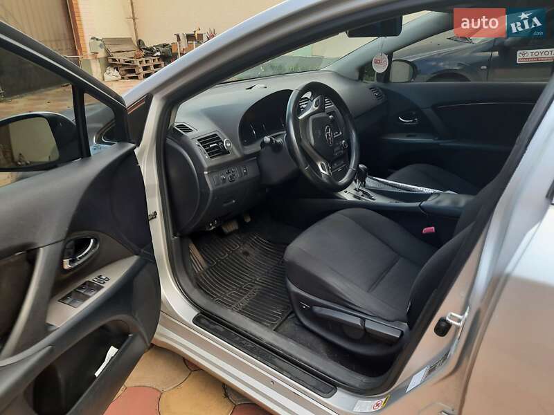 Седан Toyota Avensis 2008 в Одессе