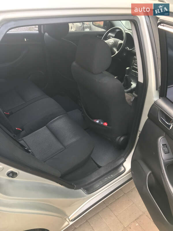 Универсал Toyota Avensis 2003 в Коломые