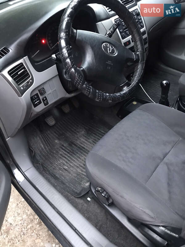 Минивэн Toyota Avensis 2002 в Каменец-Подольском