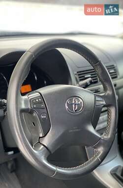Седан Toyota Avensis 2007 в Самборе
