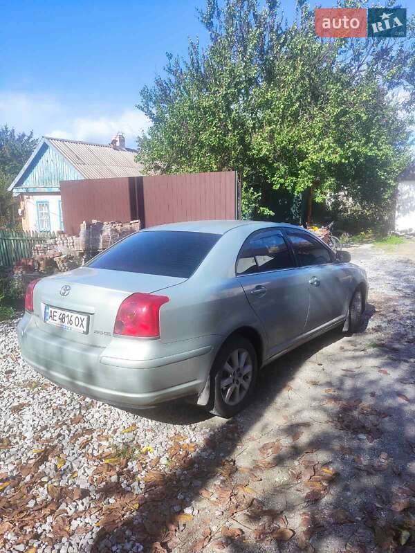 Седан Toyota Avensis 2005 в Кривом Роге