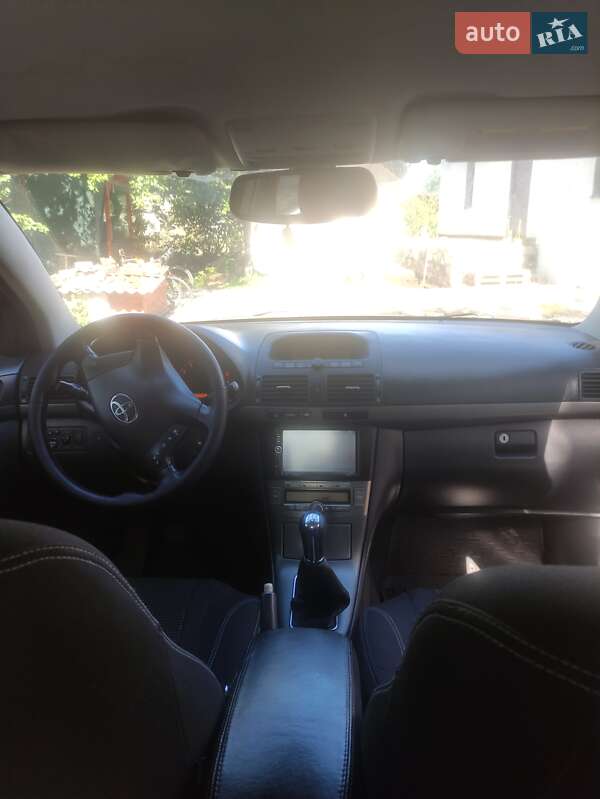 Седан Toyota Avensis 2005 в Кривом Роге