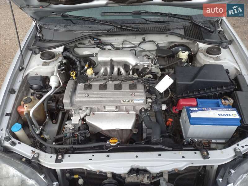 Седан Toyota Avensis 1998 в Одесі