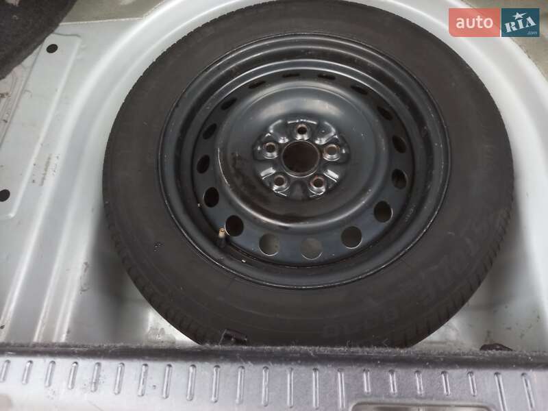 Седан Toyota Avensis 1998 в Одесі