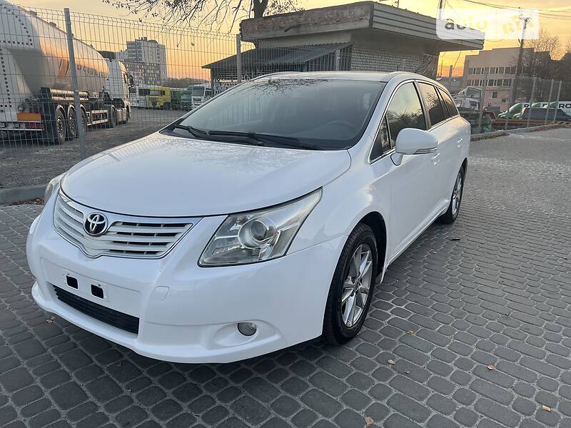 Універсал Toyota Avensis 2010 в Львові