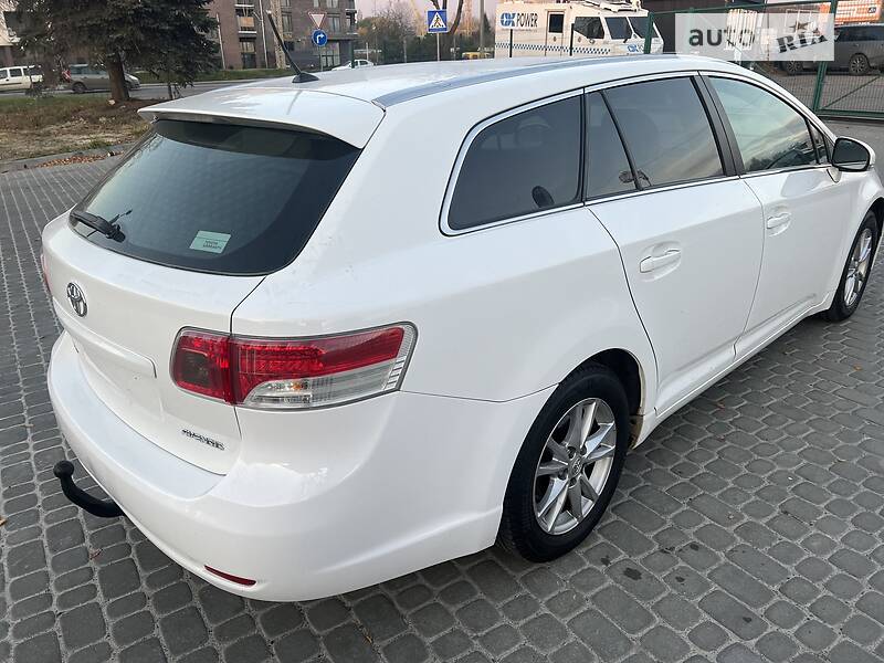 Універсал Toyota Avensis 2010 в Львові