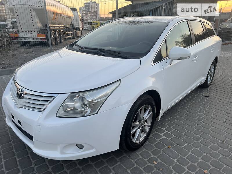 Універсал Toyota Avensis 2010 в Львові