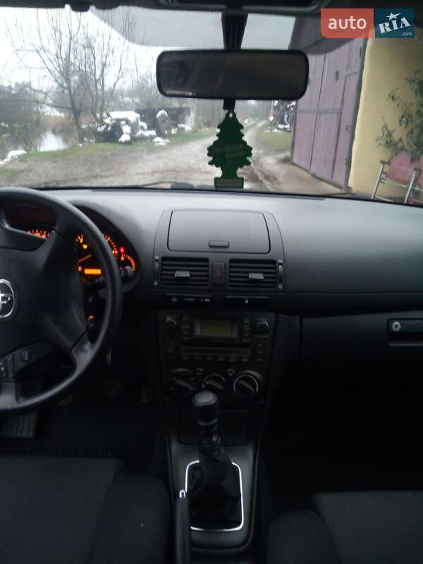 Хэтчбек Toyota Avensis 2008 в Ивано-Франковске