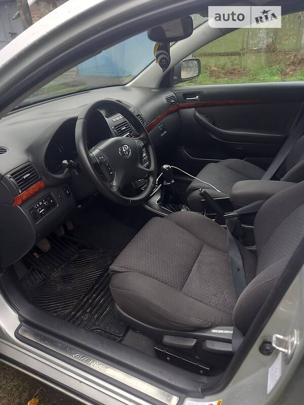 Універсал Toyota Avensis 2004 в Миколаєві