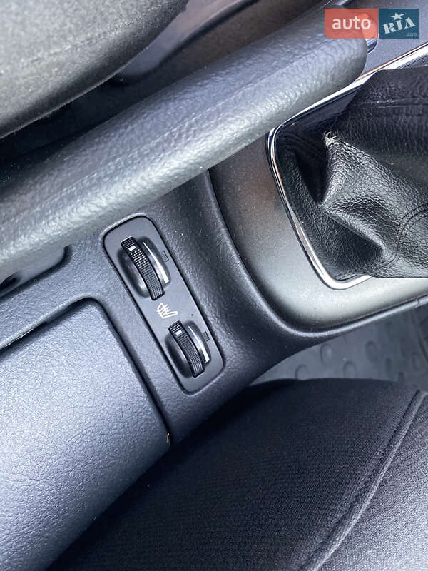 Седан Toyota Avensis 2004 в Виннице