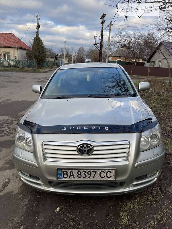 Лифтбек Toyota Avensis 2004 в Гайвороне