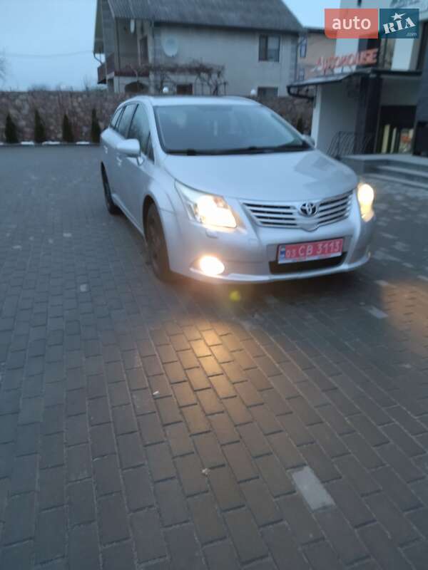 Универсал Toyota Avensis 2011 в Любешове