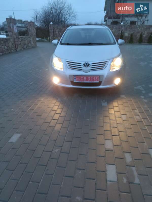 Универсал Toyota Avensis 2011 в Любешове