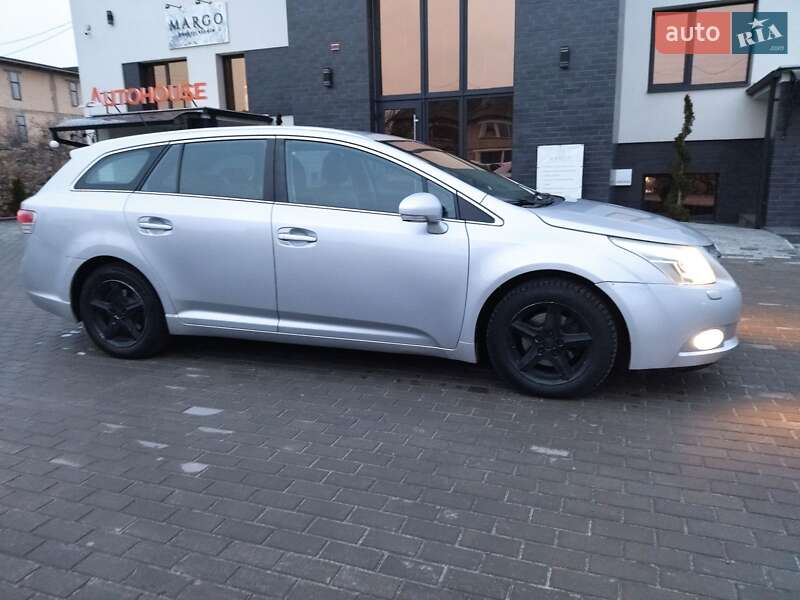 Универсал Toyota Avensis 2011 в Любешове
