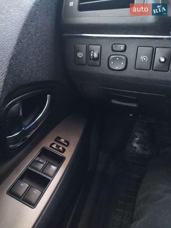 Универсал Toyota Avensis 2011 в Любешове