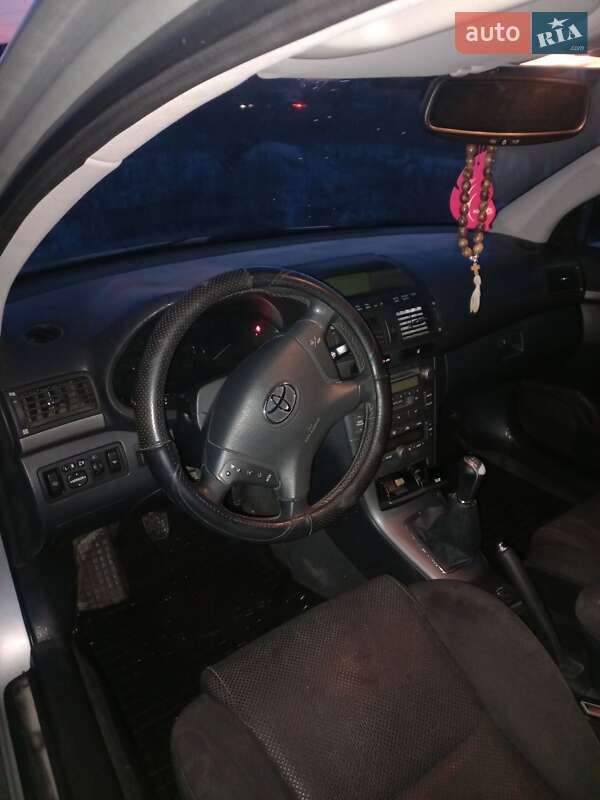 Универсал Toyota Avensis 2004 в Виннице