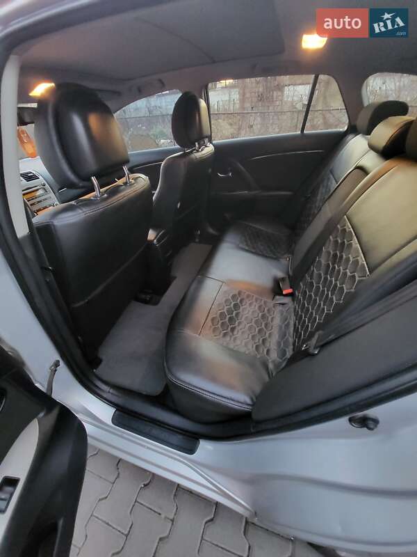 Універсал Toyota Avensis 2011 в Івано-Франківську