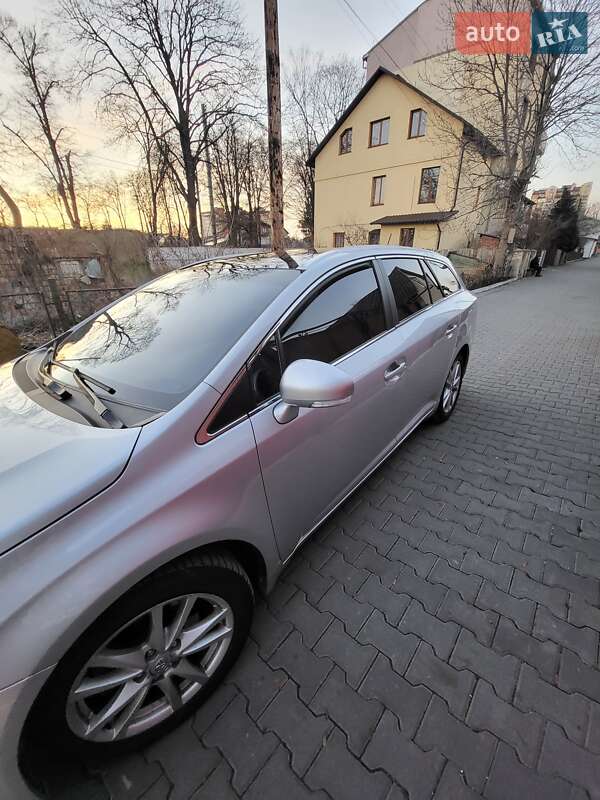 Універсал Toyota Avensis 2011 в Івано-Франківську