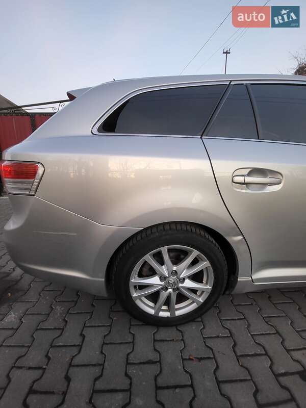 Універсал Toyota Avensis 2011 в Івано-Франківську