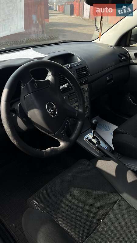 Седан Toyota Avensis 2005 в Львові
