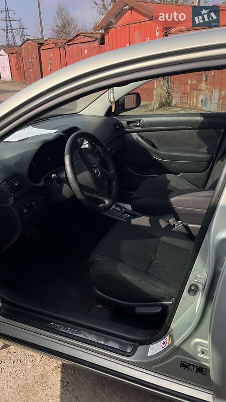 Седан Toyota Avensis 2005 в Львові