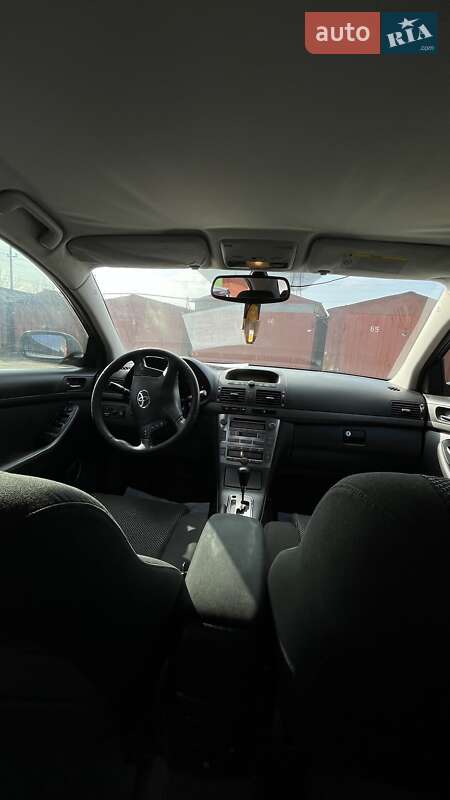 Седан Toyota Avensis 2005 в Львові