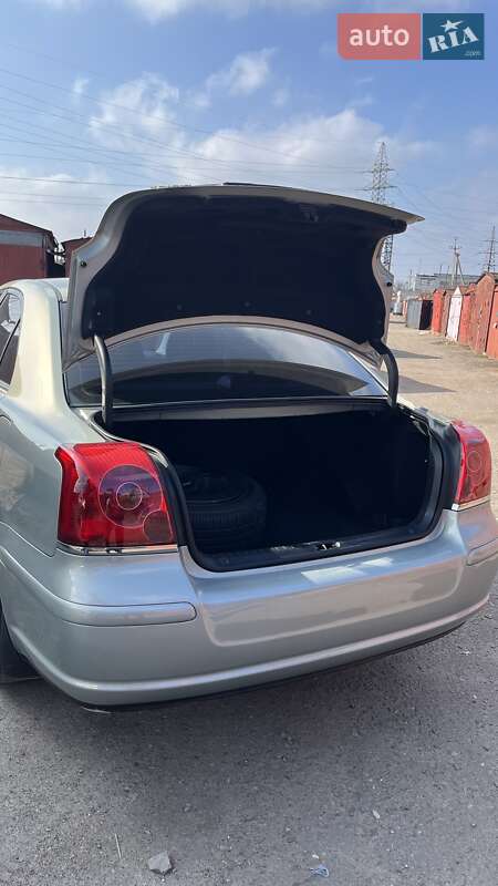 Седан Toyota Avensis 2005 в Львові