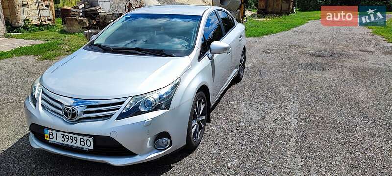 Седан Toyota Avensis 2012 в Пирятині