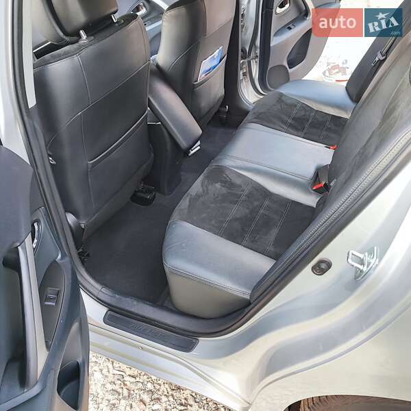 Седан Toyota Avensis 2012 в Пирятині