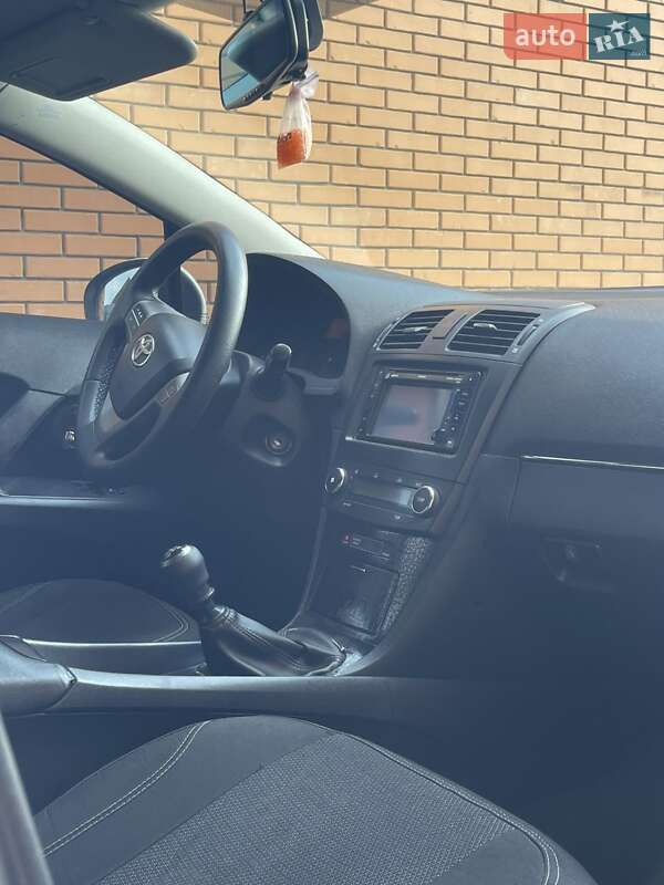 Универсал Toyota Avensis 2010 в Нежине