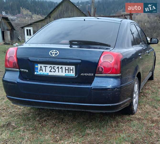 Седан Toyota Avensis 2004 в Верховине